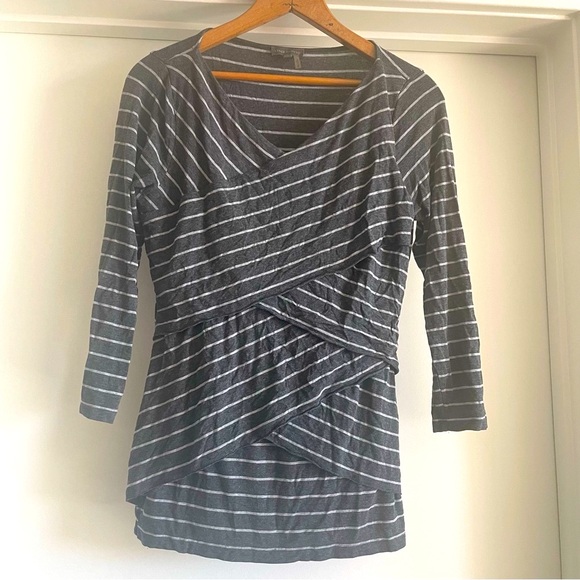 Vince Camuto Striped Grey 3/4 Sleeve Top - Picture 1 of 4